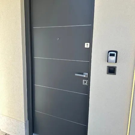 H52 Home-free Private Parking Apartment